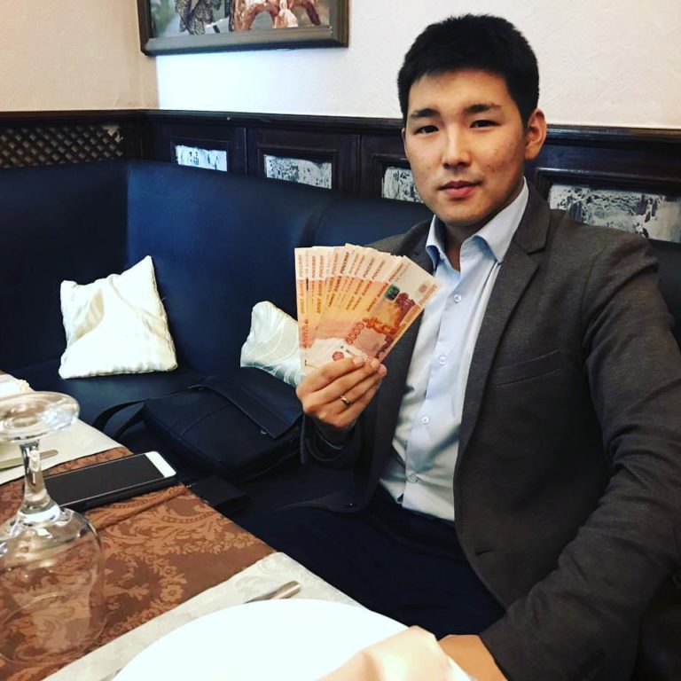 15826234_319552405111652_5430828414078349796_n-768x768