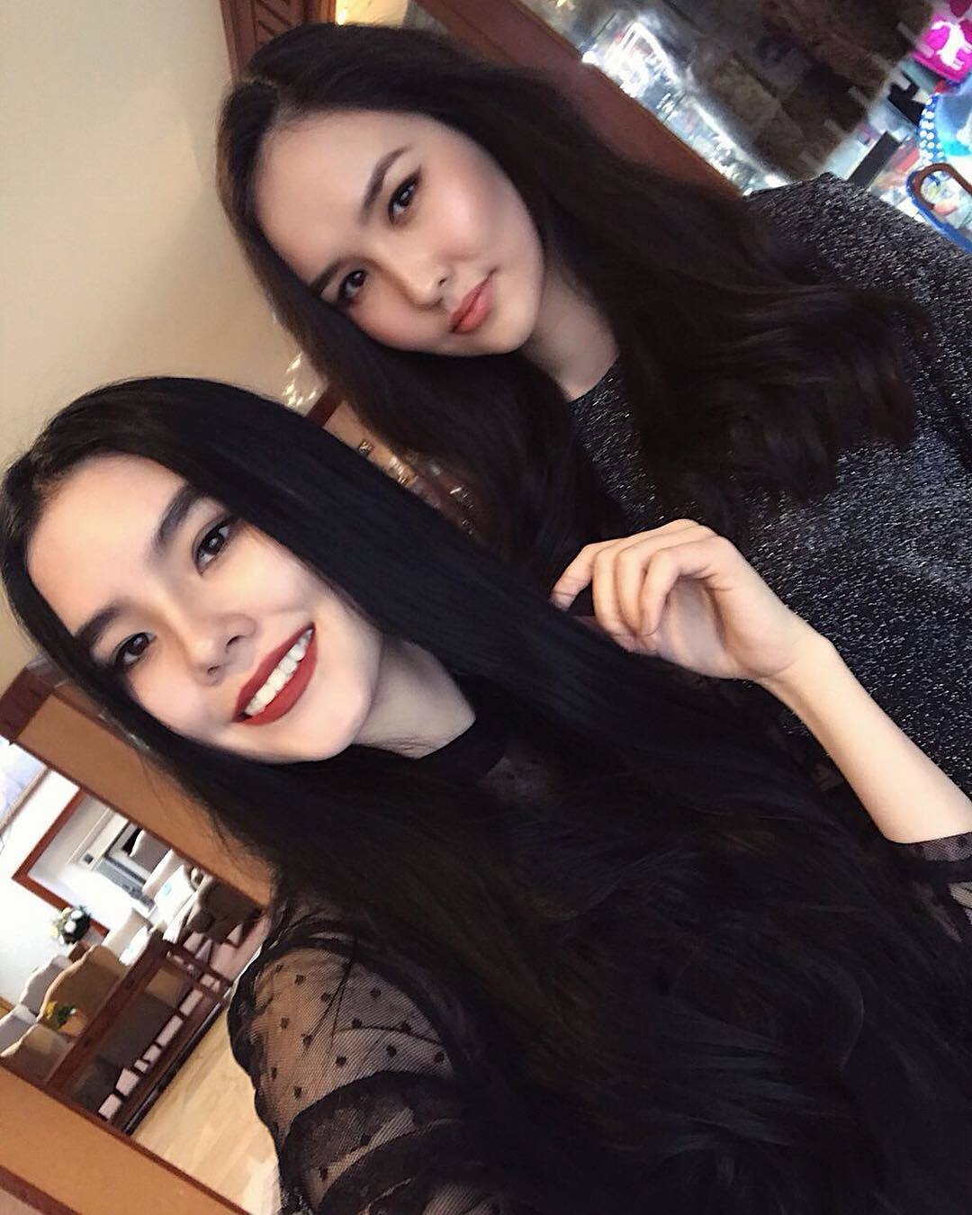 Наташа с Юлией Олзоевой 