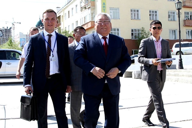 Версия: Главу Якутии Борисова сменит его протеже - Маринычев?