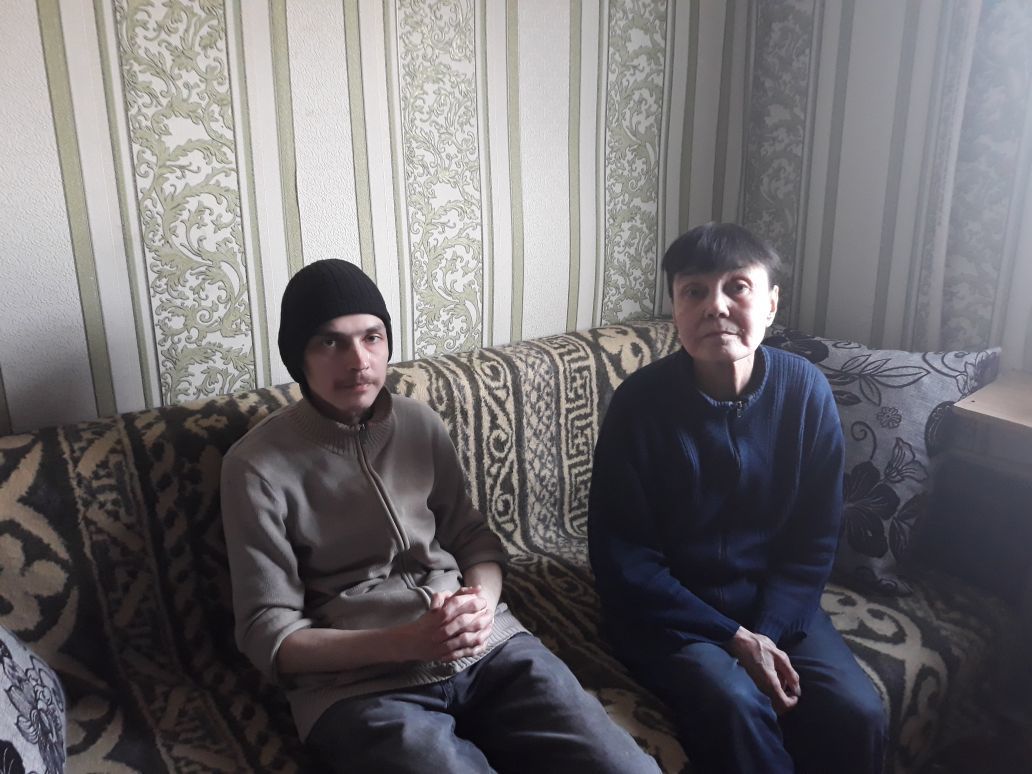 Семья Литвиновых, жившая в подъезде дома в Якутске, осталась без внимания чиновников