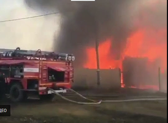 Пал сухой травы стал причиной пожара в Якутске (видео)