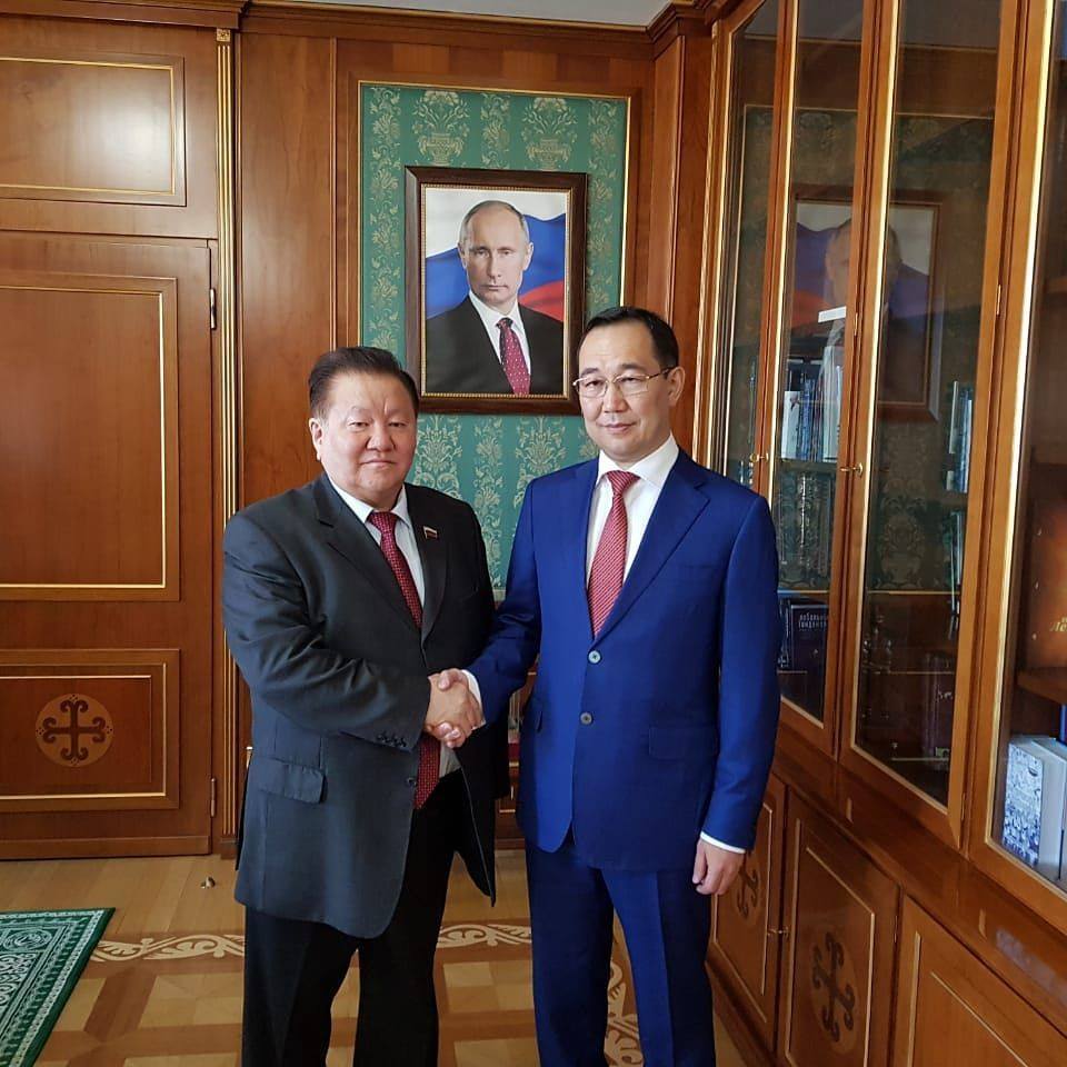 Депутат Госдумы РФ Федот Тумусов поздравил Айсена Николаева