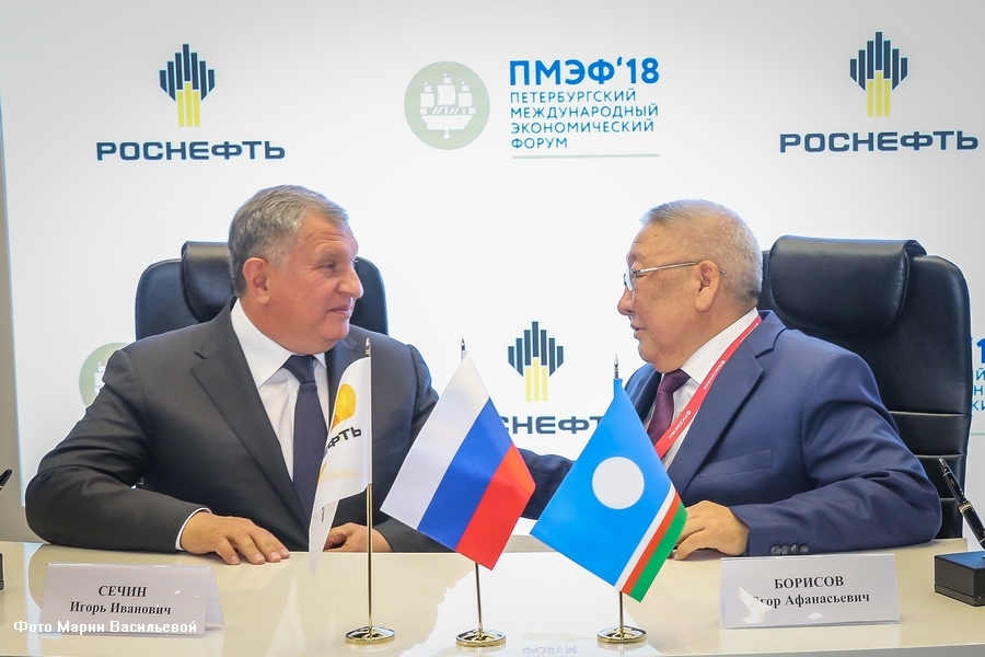 Егор Борисов и Игорь Сечин подписали дополнительное соглашение о сотрудничестве между Якутией и нефтяной компанией «Роснефть»