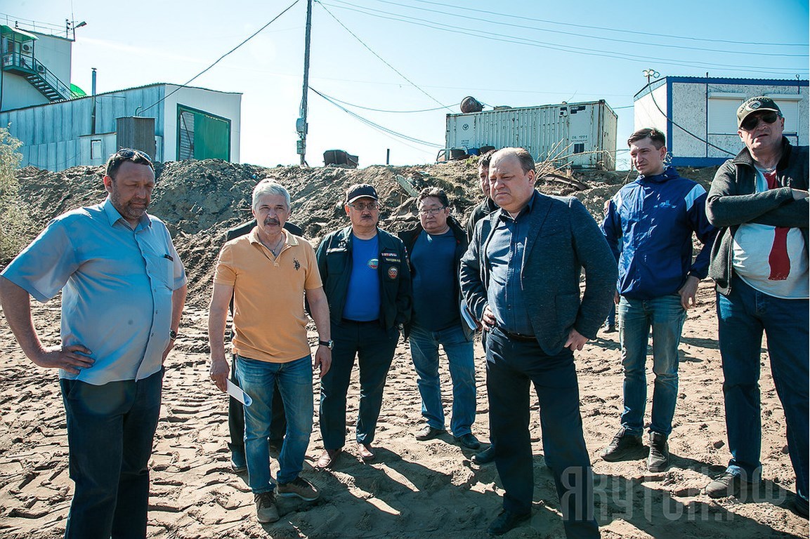 В Якутске ликвидируют последствия разлива нефтепродуктов