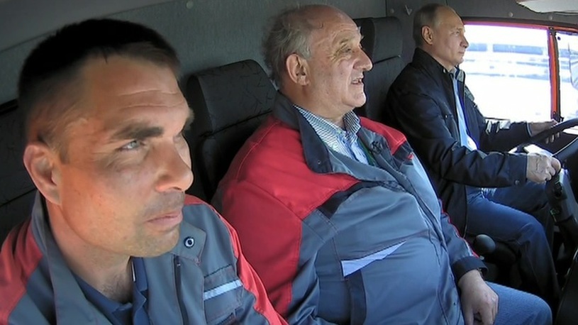 Путин открыл Крымский мост за рулем КамАЗа