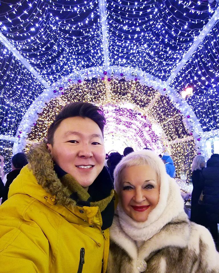 Якутский художник Семен Луканси опроверг слухи о свадьбе с известным кинокритиком Верой Мусатовой