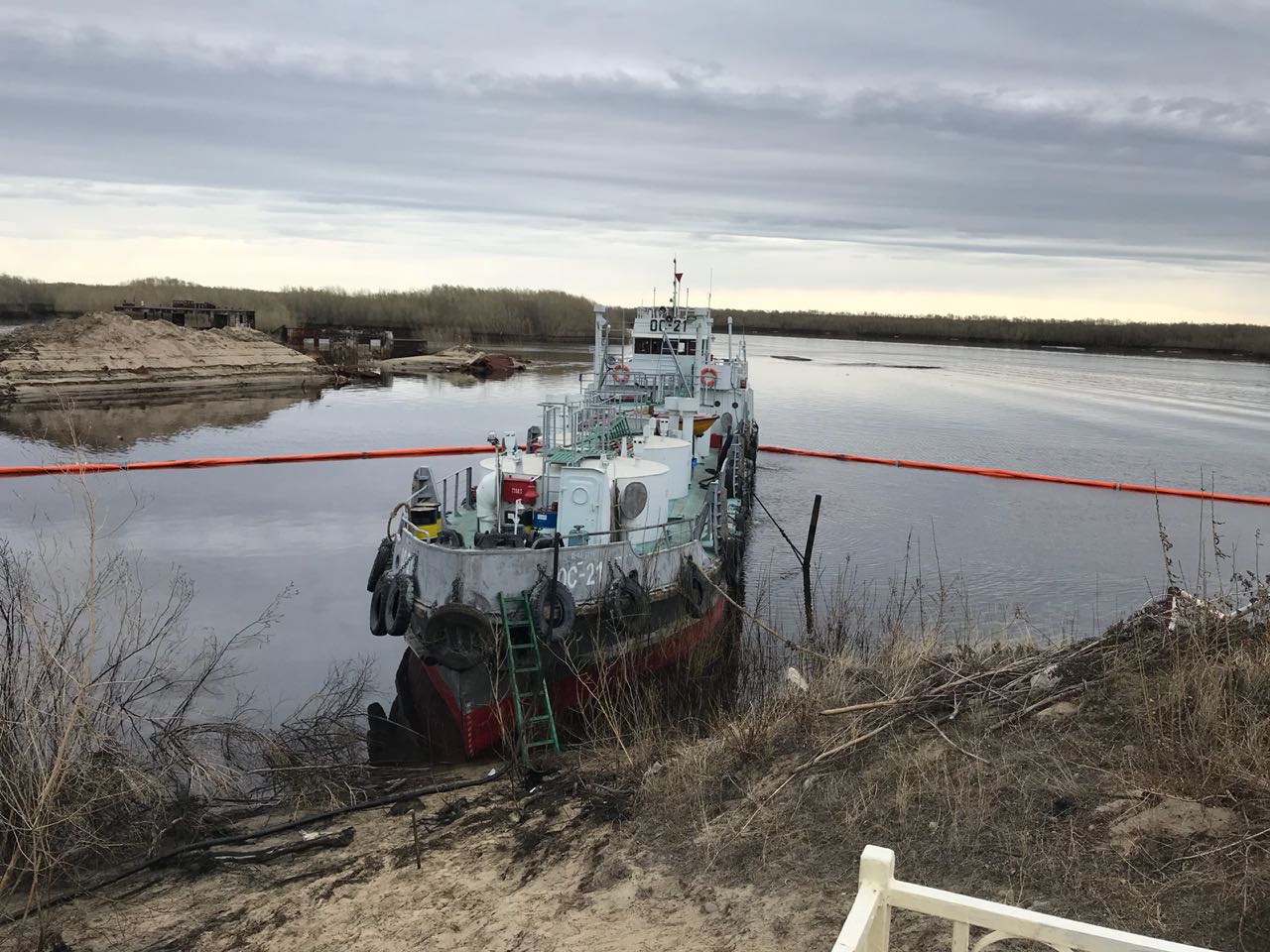 Судно, из-за которого произошло загрязнение воды, СК «Якутск» не принадлежит
