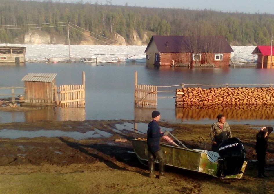 В подтопленные села Амги вылетает вертолет МЧС