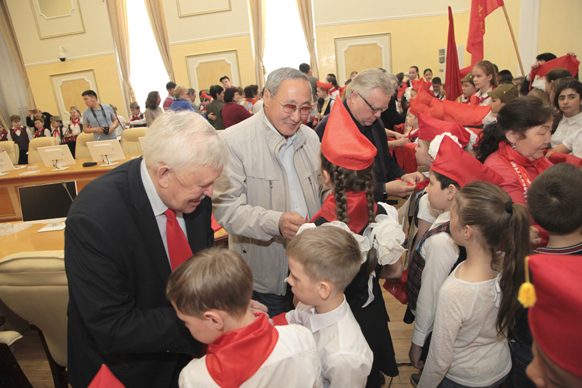"Это с детства славный солнечный отряд". В Якутске отметили День пионерии