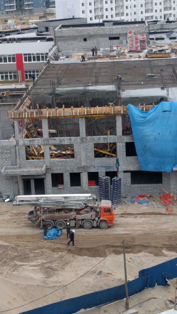 «Стойки-домкраты не выдержали нагрузки». Почему произошло обрушение плиты перекрытия в Национальной школе «Айыы кыhата»?