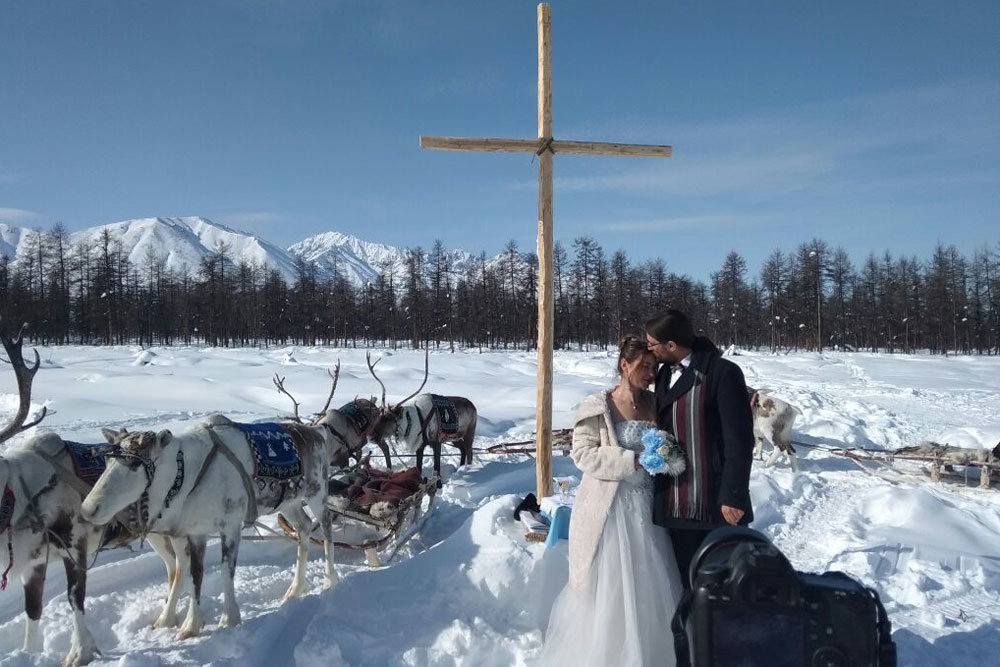 Высокие широты, высокие отношения. Польская пара обвенчалась на стойбище оленеводов в Якутии