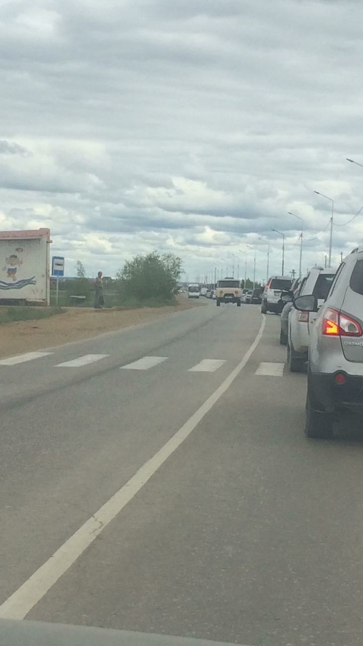 Видеофакт: Якутяне предупреждают о пробках на дороге к месту проведения Ысыаха Туймаады