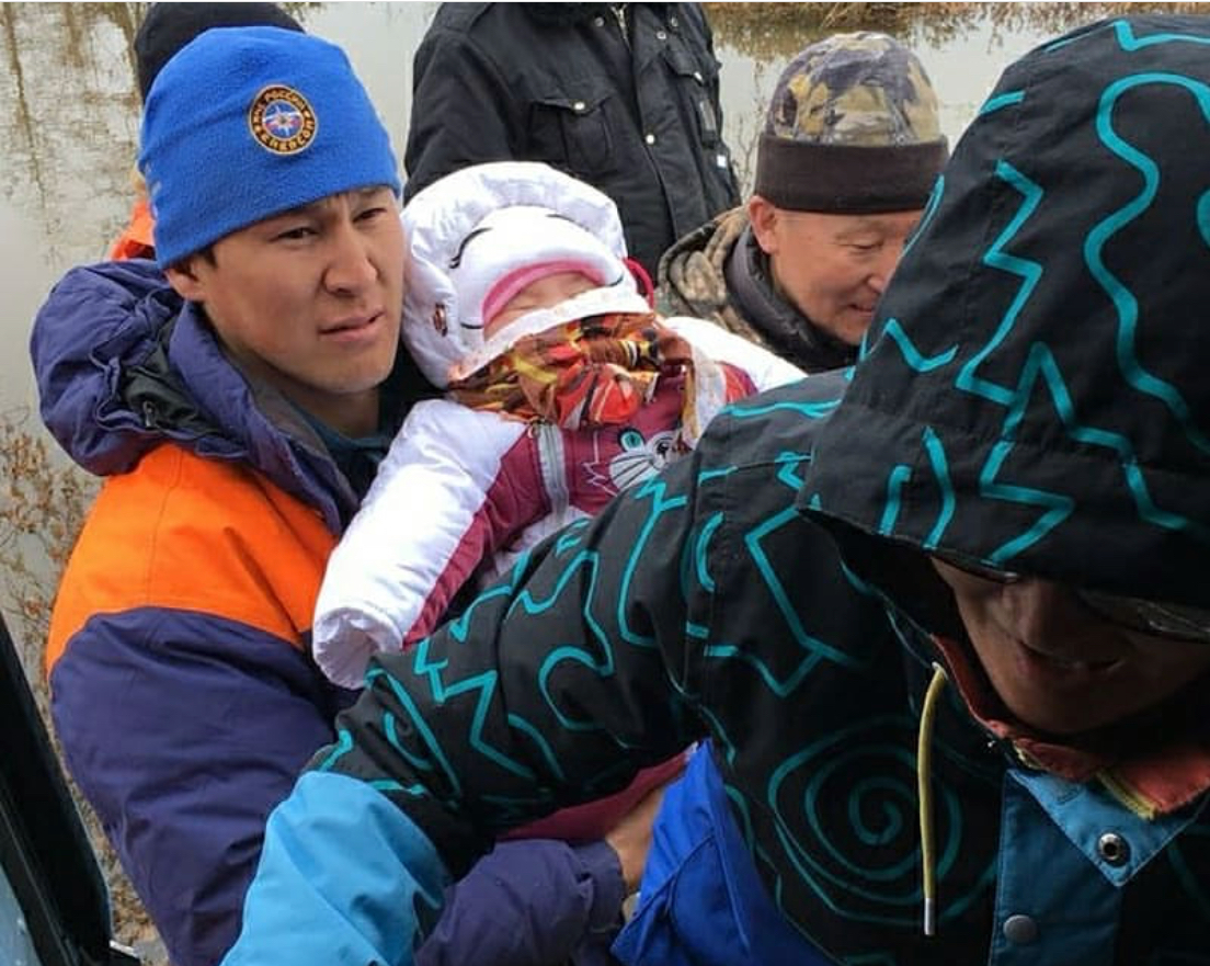 В якутском селе Усть-Янск идет эвакуация населения