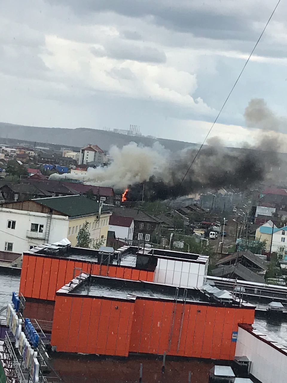Фотофакт: Пожар в Якутске в районе ЯГИТИ