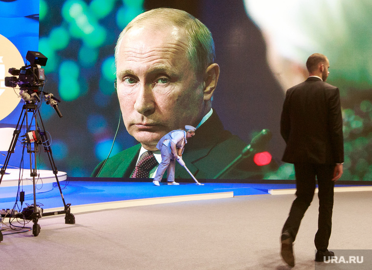 Губернатор вызвал психолога, чтобы ответить Путину. Как главы регионов готовятся к «прямой линии» с президентом
