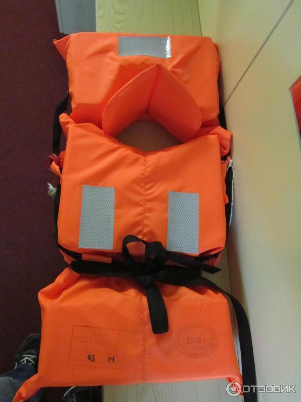 "В закрытых судах спасательные жилеты надевать запрещено", - речники прокомментировали заявление якутской артистки