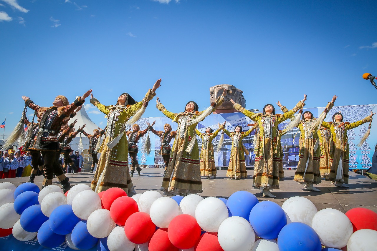 Более 3 тысяч жителей Якутска приняли участие в празднике от аэропорта «Якутск», посвященном Дню России