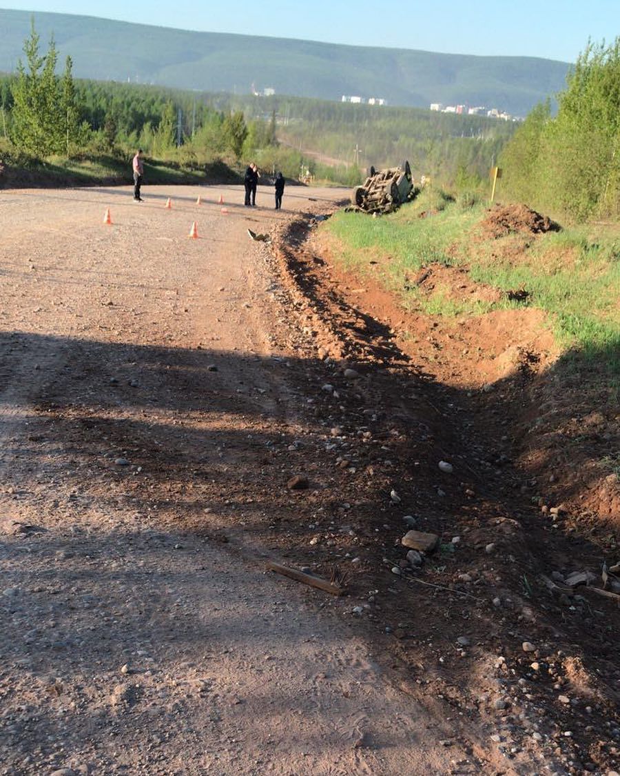 Подросток погиб в результате опрокидывания автомобиля в Якутии