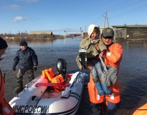 От воды освободились все дворовые территории в трех населённых пунктах Якутии