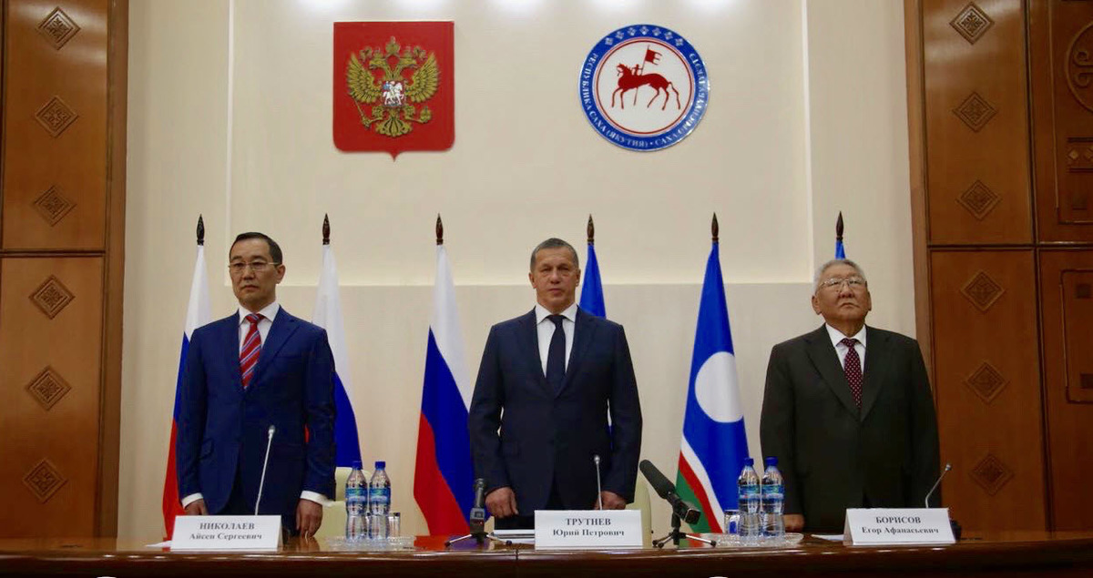 Фотофакт: Айсен Николаев, Юрий Трутнев и Егор Борисов на заседании Ил Тумэна