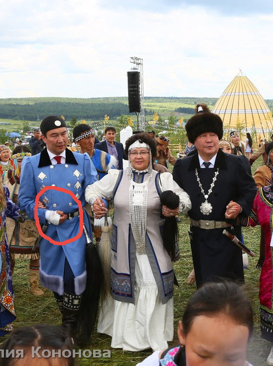 "Что с рукой?". Якутяне разглядели забинтованную руку у Айсена Николаева