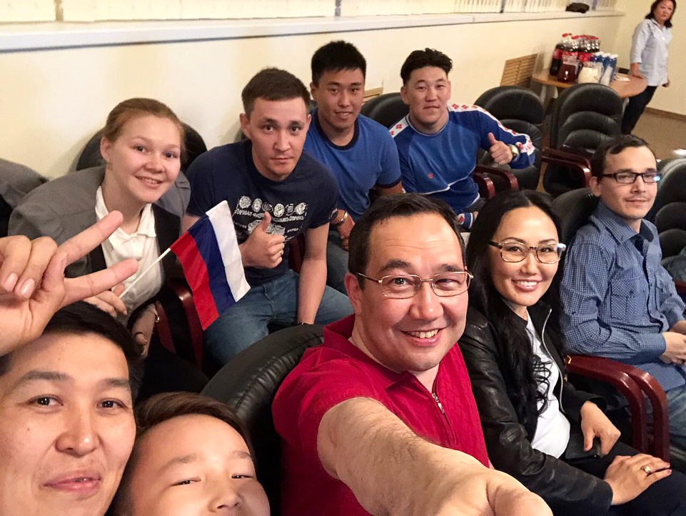 Взрыв эмоций врио главы Якутии Айсена Николаева во время просмотра футбольного матча (видео)