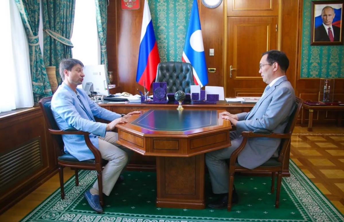 Айсен Николаев встретился с оппозиционером Максимовым и соперником на выборах мэра Федоровым