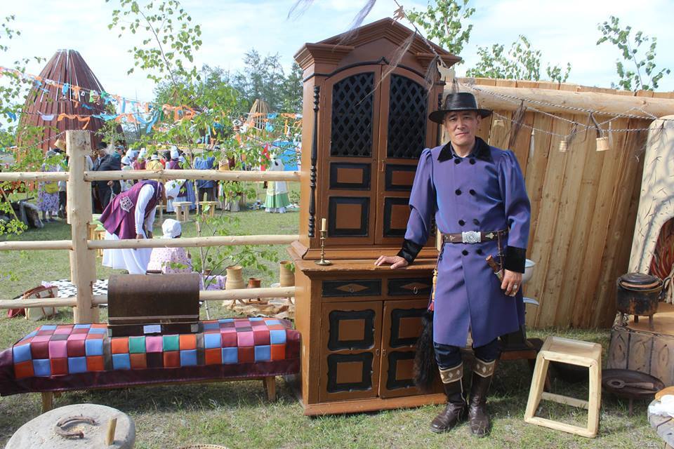 Красавец из Намцев получил приз за лучший национальный костюм на ысыахе