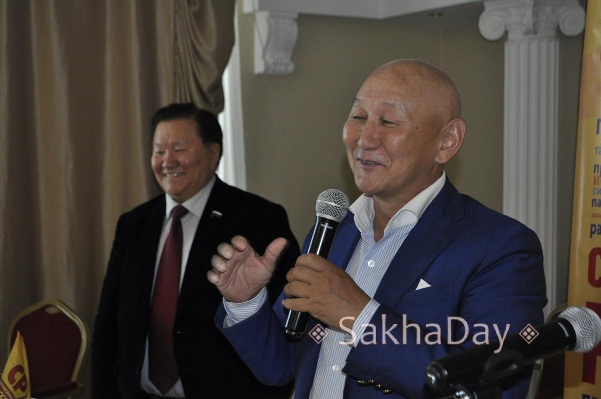 Фотофакт: Михаил Эверстов идет в Ил Тумэн от "Справедливой России"