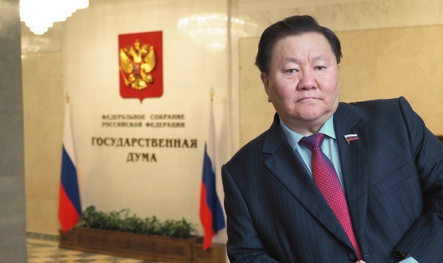 Федот Тумусов назвал себя "политическим отцом" Айсена Николаева