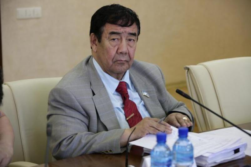 Суд продлил домашний арест депутатам Ил Тумэна Уарову и Саввину