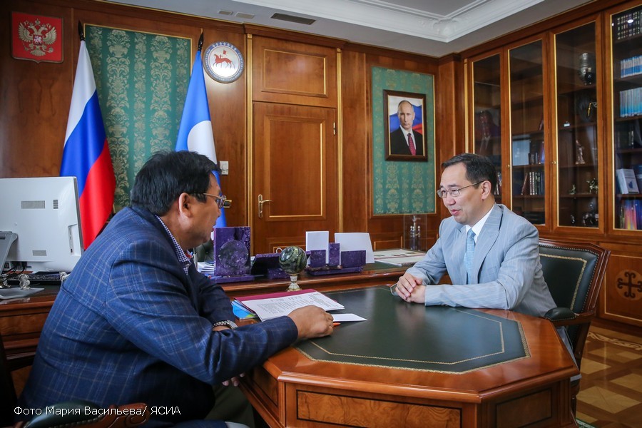 Айсен Николаев встретился с сенатором от Якутии Александром Акимовым