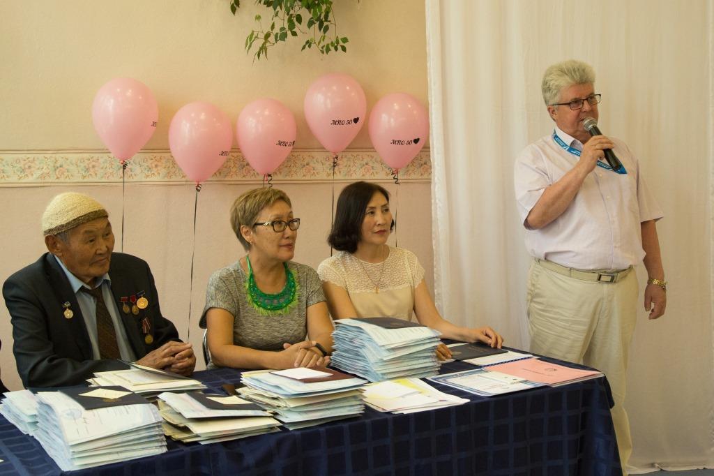 Аэропорт "Якутск" поздравил выпускников ЯИПК с окончанием учебы