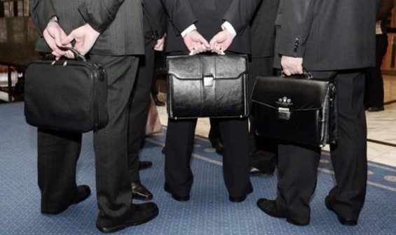 Айсен Николаев подписал указ о предельной штатной численности чиновников в органах исполнительной власти Якутии