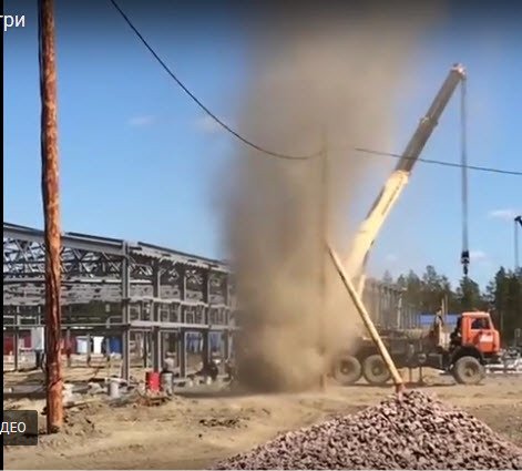 Видеофакт: Смерч в Нерюнгри