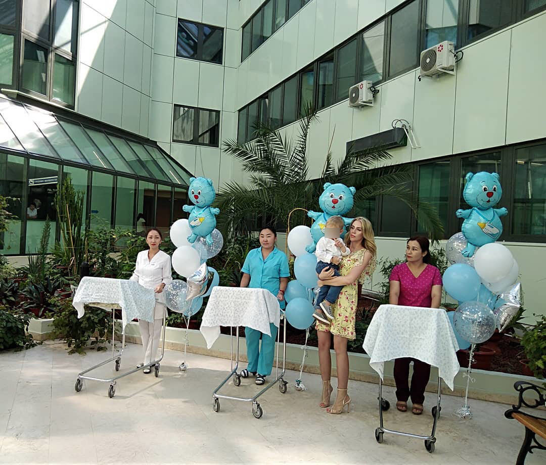 Минмолодежи Якутии поздравили семью владелицы ресторана Даяны Ясмин с рождением тройни