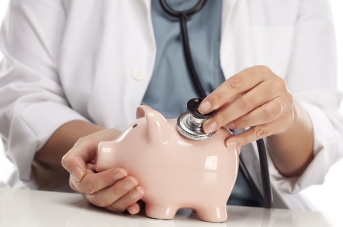 Регионы просят денег у Москвы на повышение зарплат медиков