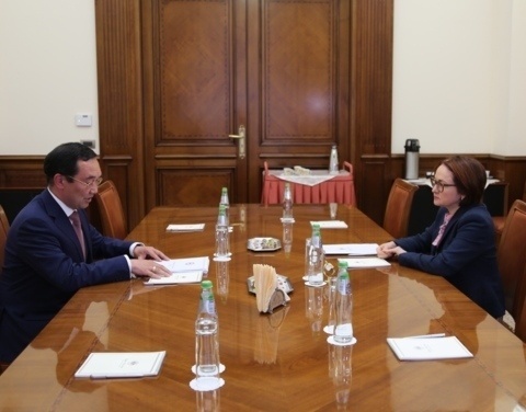 Айсен Николаев обсудил с Председателем  Банка России вопросы повышения доступности и обеспечения качества финансовых услуг населению Якутии