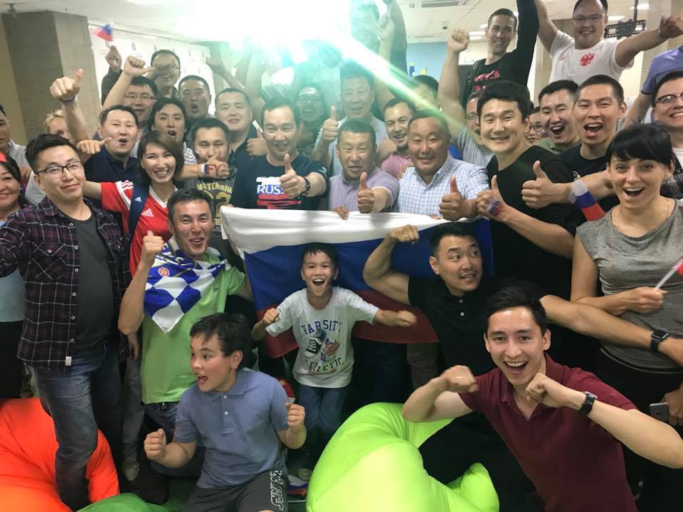 Якутск празднует победу сборной России по футболу