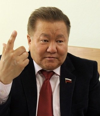 Тумусов назвал историческим принятие закона об изучении родных языков