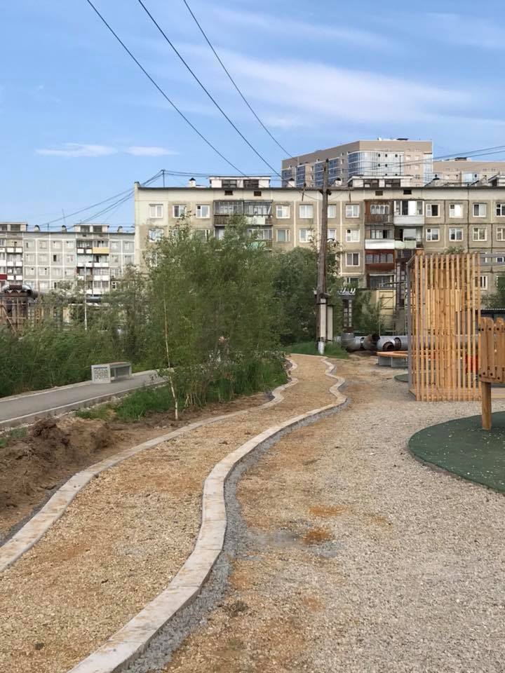 Велодорожка во дворе Каландаришвили. 