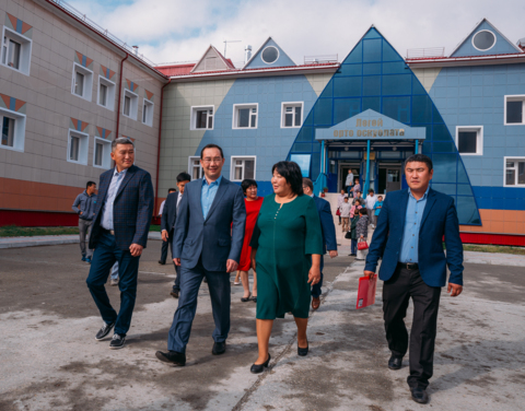 Айсен Николаев посетил социально значимые объекты Усть-Алданского улуса