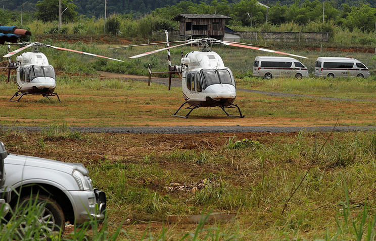 СМИ: спасатели вывели первых школьников из пещеры Кхао Луанг в Таиланде