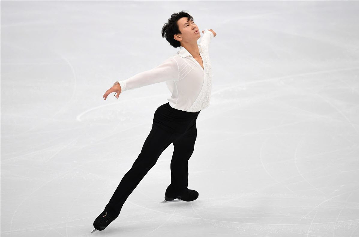 В Алма-Ате простились с Денисом Теном. Его проводили аплодисментами