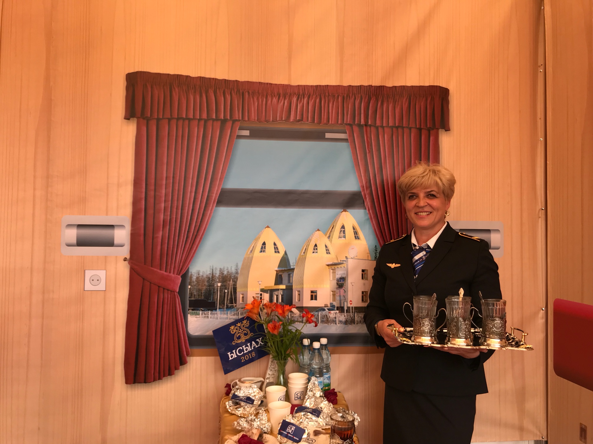 В тусулгэ ЖДЯ на Ысыахе Олонхо гостей встречали в «пассажирском вагоне»