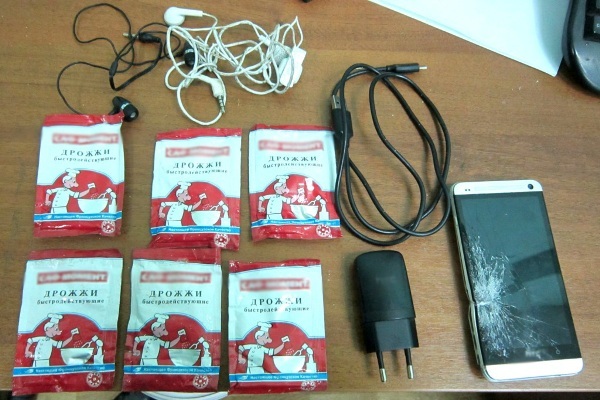 В исправительную колонию Якутска пытались перебросить дрожжи и наушники