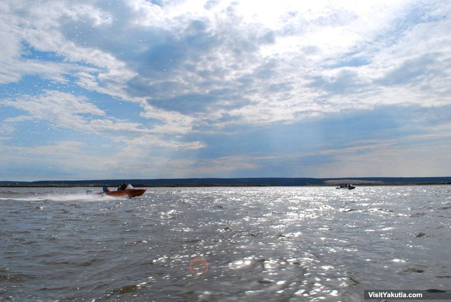 В Якутии при опрокидывании моторки утонул трехлетний ребенок