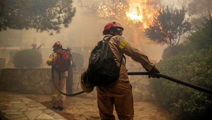 В греческих пожарах погибли уже 74 человека