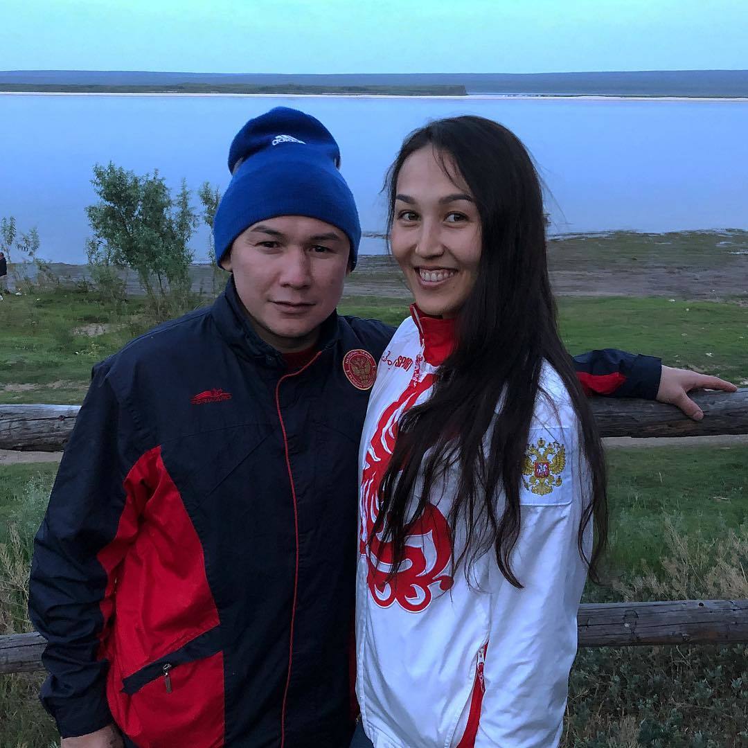 Фотофакт: Министр спорта Якутии на отдыхе с подругой