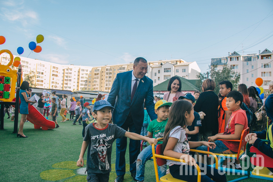 Двор мечты: В центре Якутска открыта новая спортивно-детская площадка